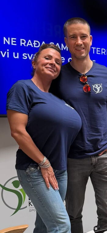 QueenMuscleBoobs