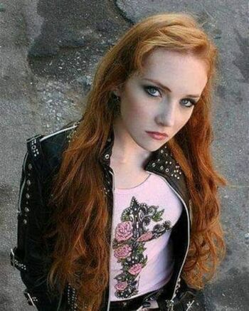 Scarlett Pomers