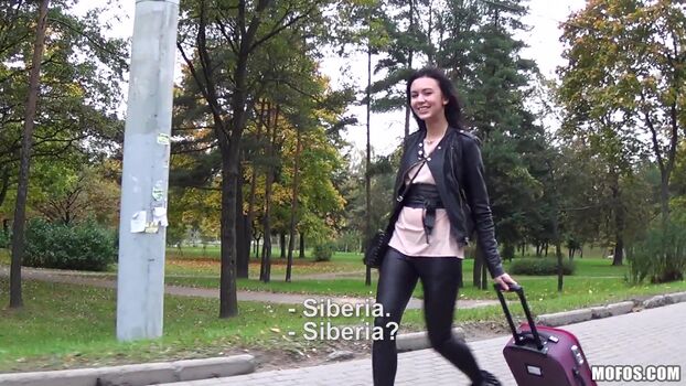 Sheri Vi