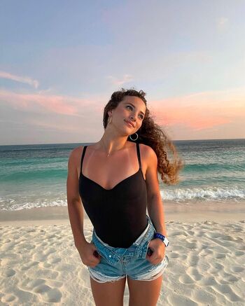 Sofie Dossi