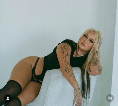 tattedbblonde