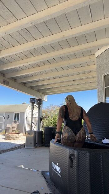 that.one.girl.that.lifts