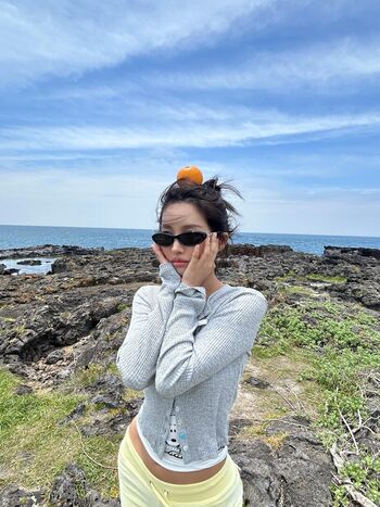 tiny.pretty.j