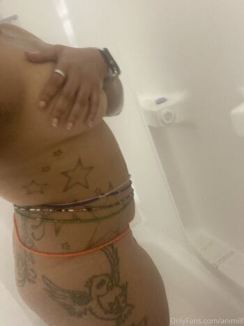 tittiesnlipstck