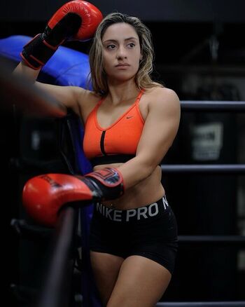Violeta Dee