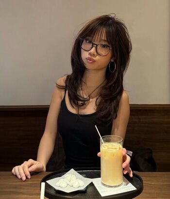 Full leaked Who is this / private onlyfans photo