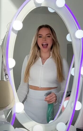 Full leaked Lanasmallsx private onlyfans photo