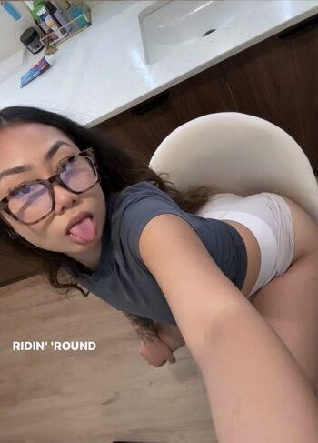 Full leaked Roxanarosuu/ private onlyfans photo
