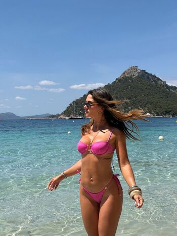 Women In Bikinis