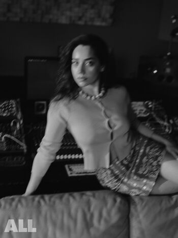 Özge Özaçar