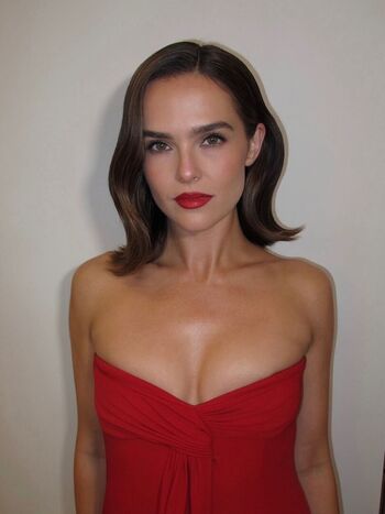 Zoey Deutch